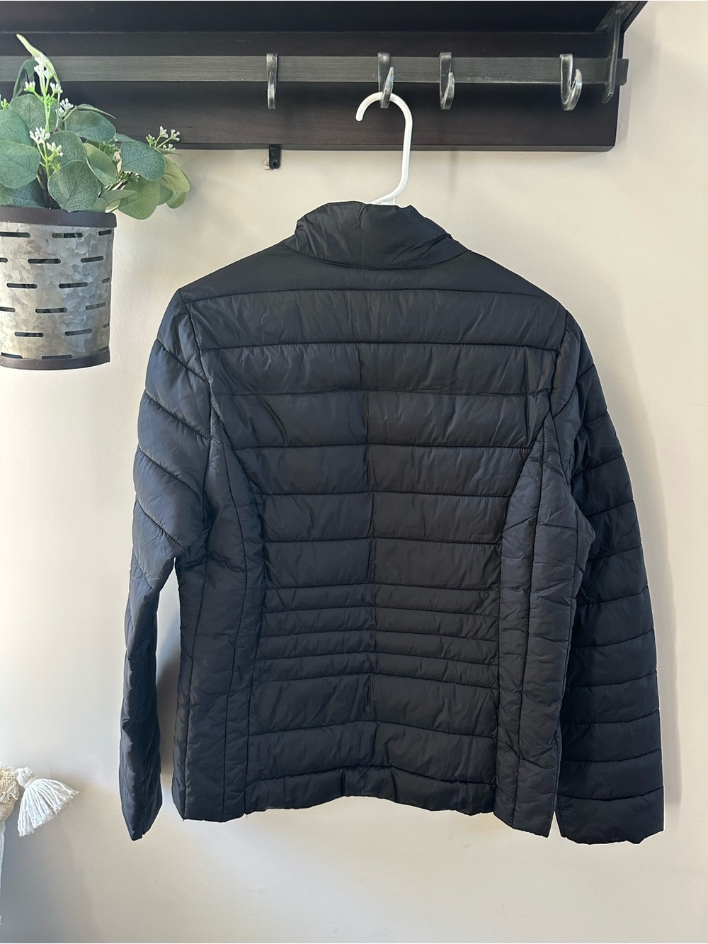 🍎 Women's Packable Puffer Jacket - Black - Picture 2 of 4